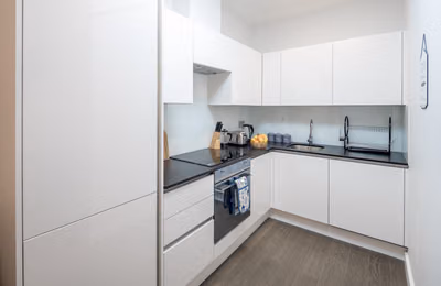 1 Bedroom Apartment - Bathroom?w=400&h=260&fit=crop&q=40&auto=format&trim=auto