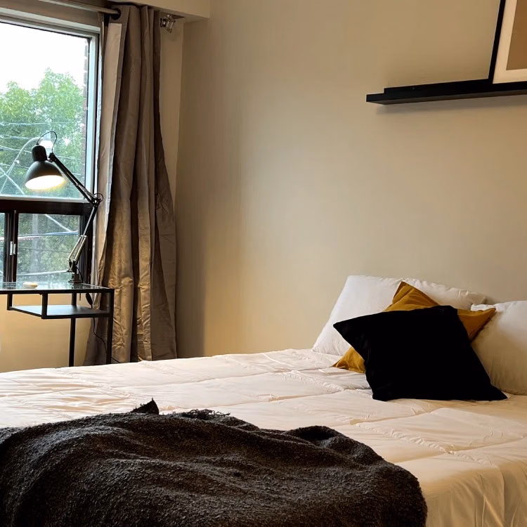 1942 Queens St E, Toronto - Toronto, Ontario, Canada - Lisboa Room - Bedroom