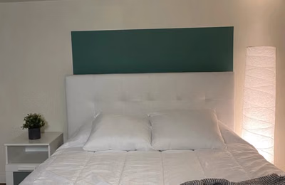 Amenities?w=400&h=260&fit=crop&q=40&auto=format&trim=auto