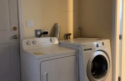 6975 Beatrice St, Vancouver - Vancouver, Canada - Amenities