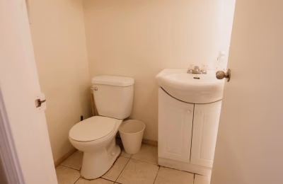 Kitchen?w=400&h=260&fit=crop&q=40&auto=format&trim=auto