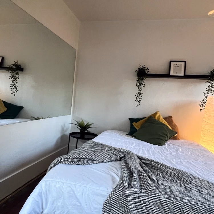 Amenities?w=400&h=260&fit=crop&q=40&auto=format&trim=auto