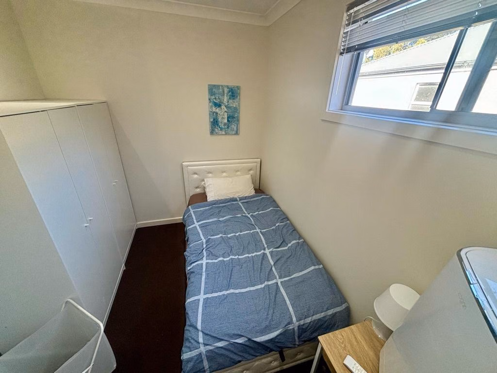 Room in a 5 Bedroom Apartment, 2/1A Pedlar Street, Seaton, City of Charles Sturt, 5023 (Room 3) - Adelaide, South Australia, Australia - Room 2 - Bedroom