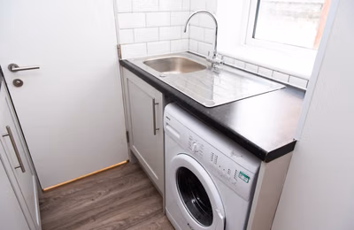 Amenities?w=400&h=260&fit=crop&q=40&auto=format&trim=auto