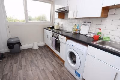 Room in a 5 Bedroom Apartment, Bakersfield, London, N7 0LU (Flat 2) - London, England, United Kingdom - Bedroom 1  - Kitchen