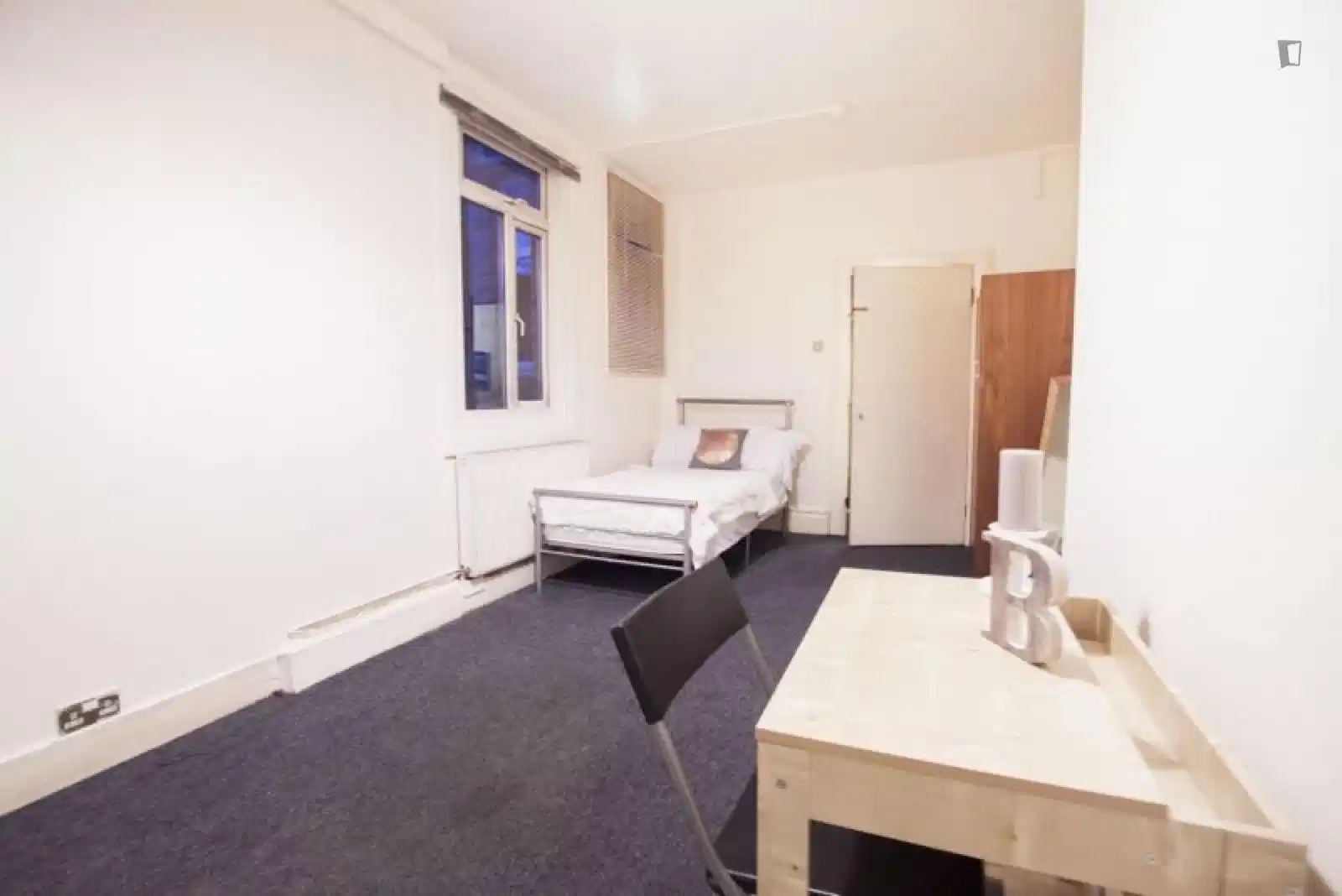 Bedroom 3 - Bathroom?w=400&h=260&fit=crop&q=40&auto=format&trim=auto