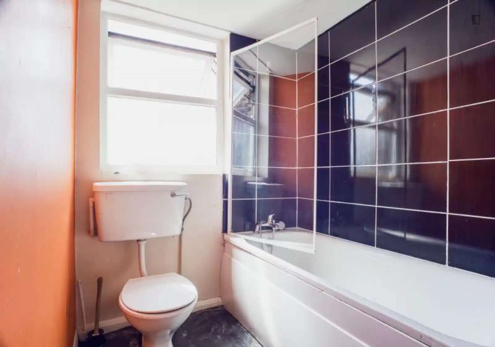 Room in a 9 Bedroom Apartment, Kilburn High Rd, London, NW6 7JN - London, England, United Kingdom - Bedroom 2 - Bathroom