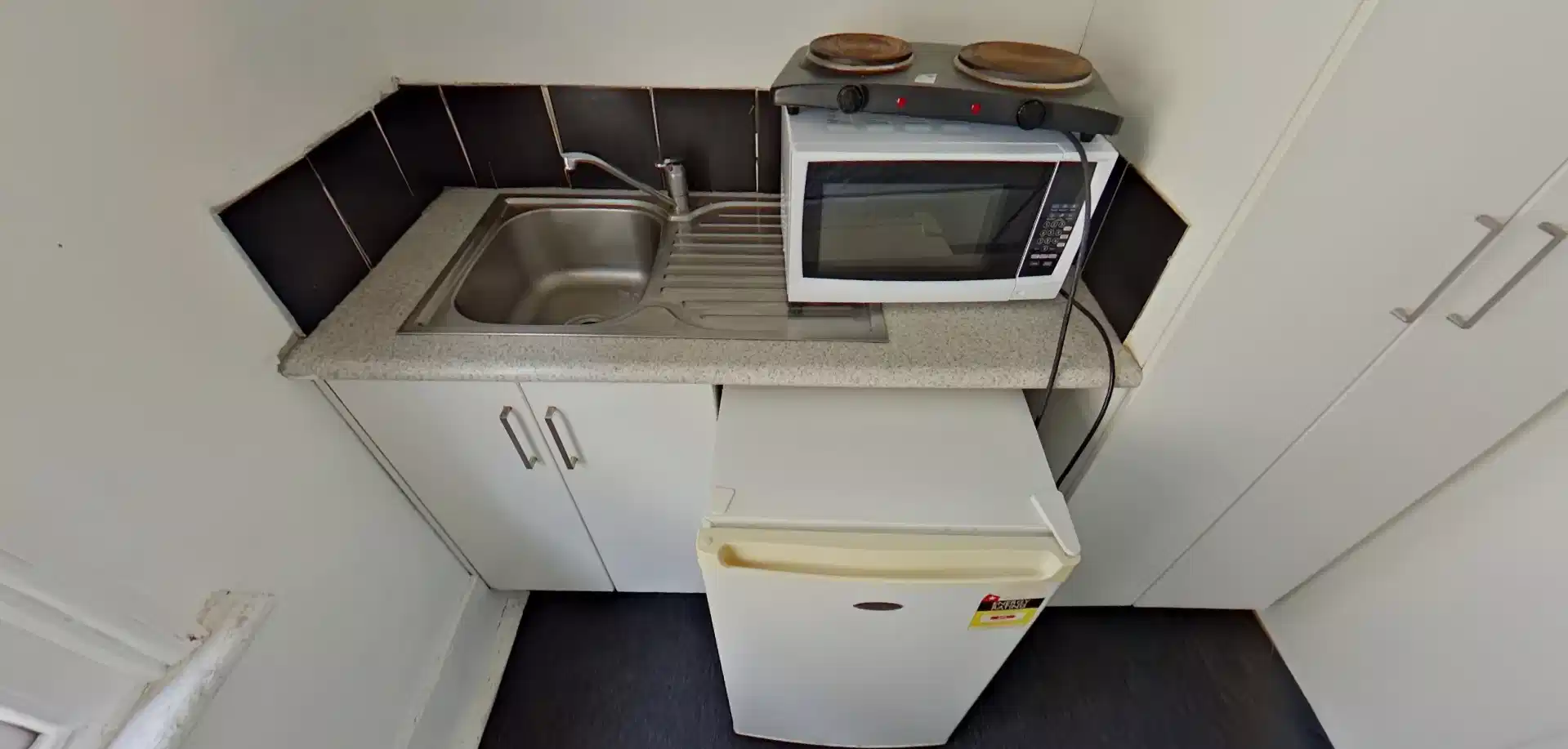 Room 2 (Studio) - Bedroom?w=400&h=260&fit=crop&q=40&auto=format&trim=auto