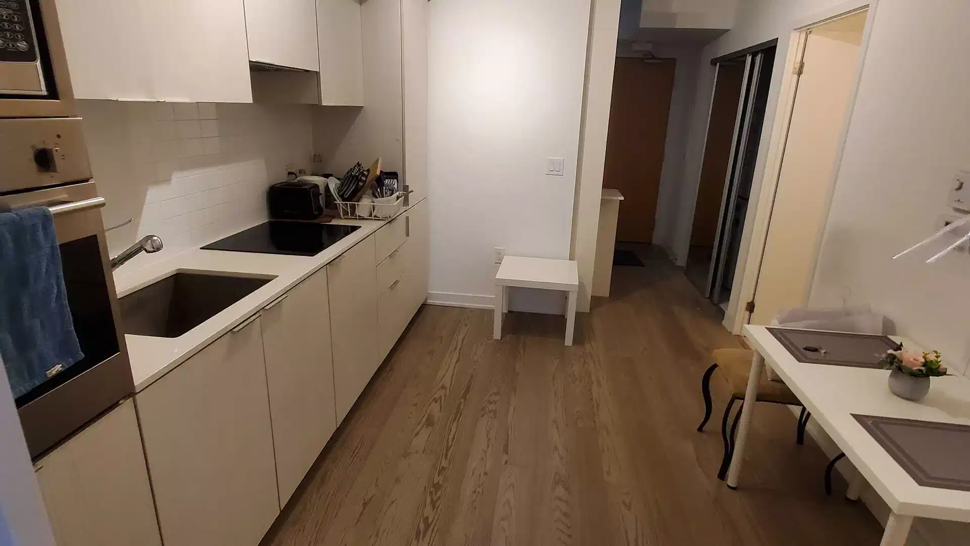 Deluxe Room | ON M4Y 0G4_503 - Kitchen?w=400&h=260&fit=crop&q=40&auto=format&trim=auto
