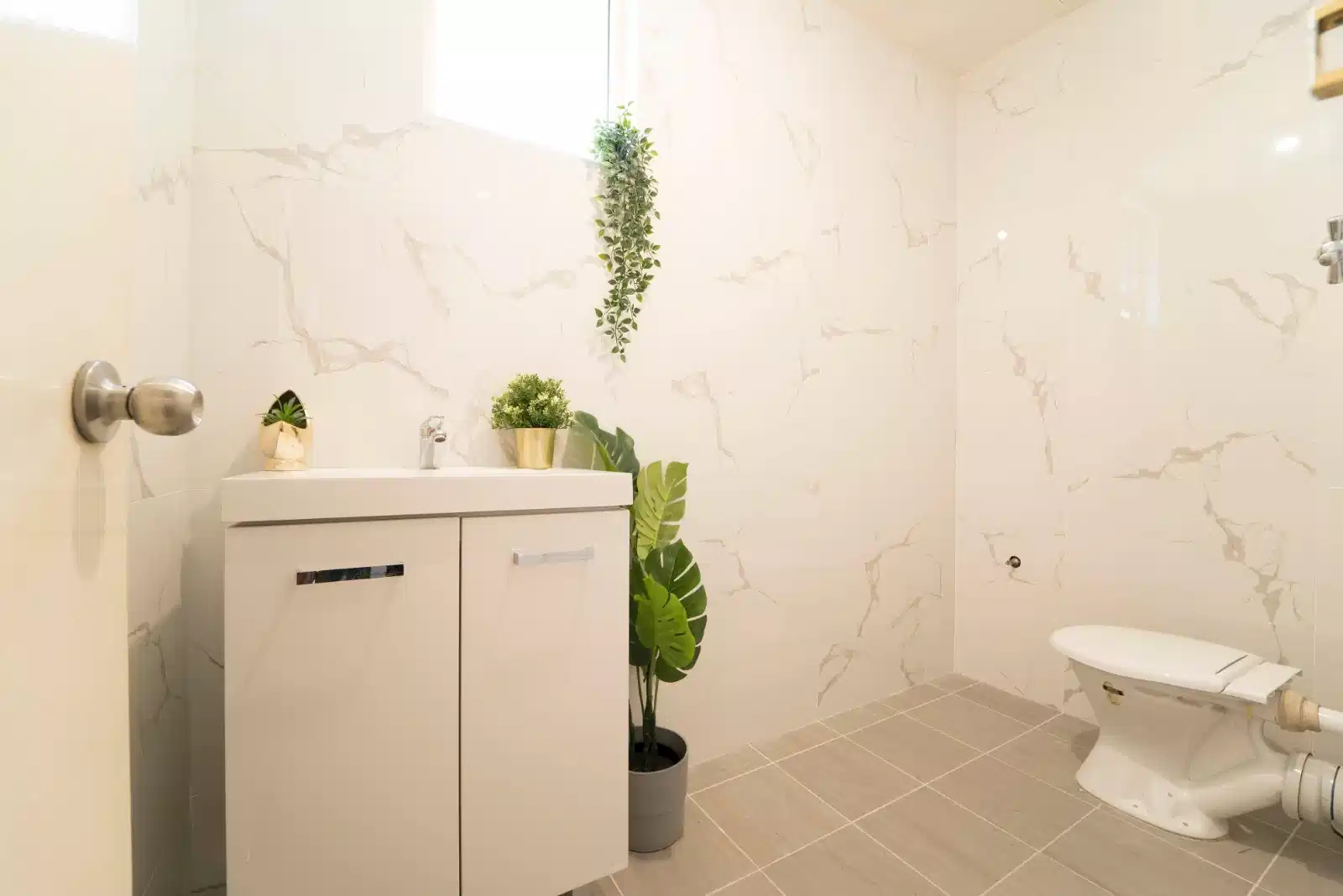 Amenities?w=400&h=260&fit=crop&q=40&auto=format&trim=auto