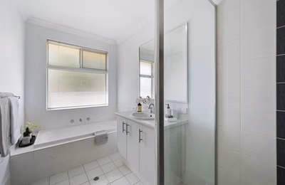 Room 3 - Kitchen?w=400&h=260&fit=crop&q=40&auto=format&trim=auto