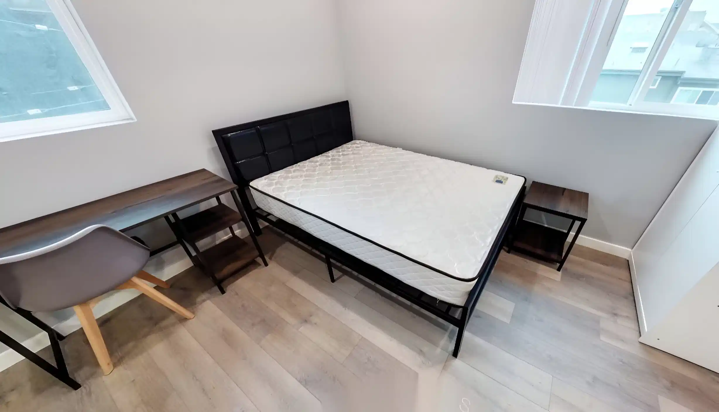 Exterior?w=400&h=260&fit=crop&q=40&auto=format&trim=auto