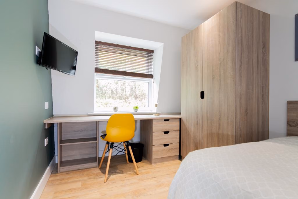 Room in a 6 Bedroom Apartment, 42 Bankfield Road, Huddersfield HD1 3HR (Flat 7) - Huddersfield, England, United Kingdom - Bedroom 4 - Bedroom