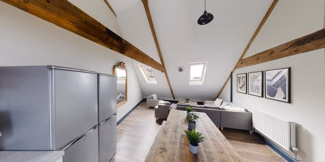 Common Area?w=400&h=260&fit=crop&q=40&auto=format&trim=auto