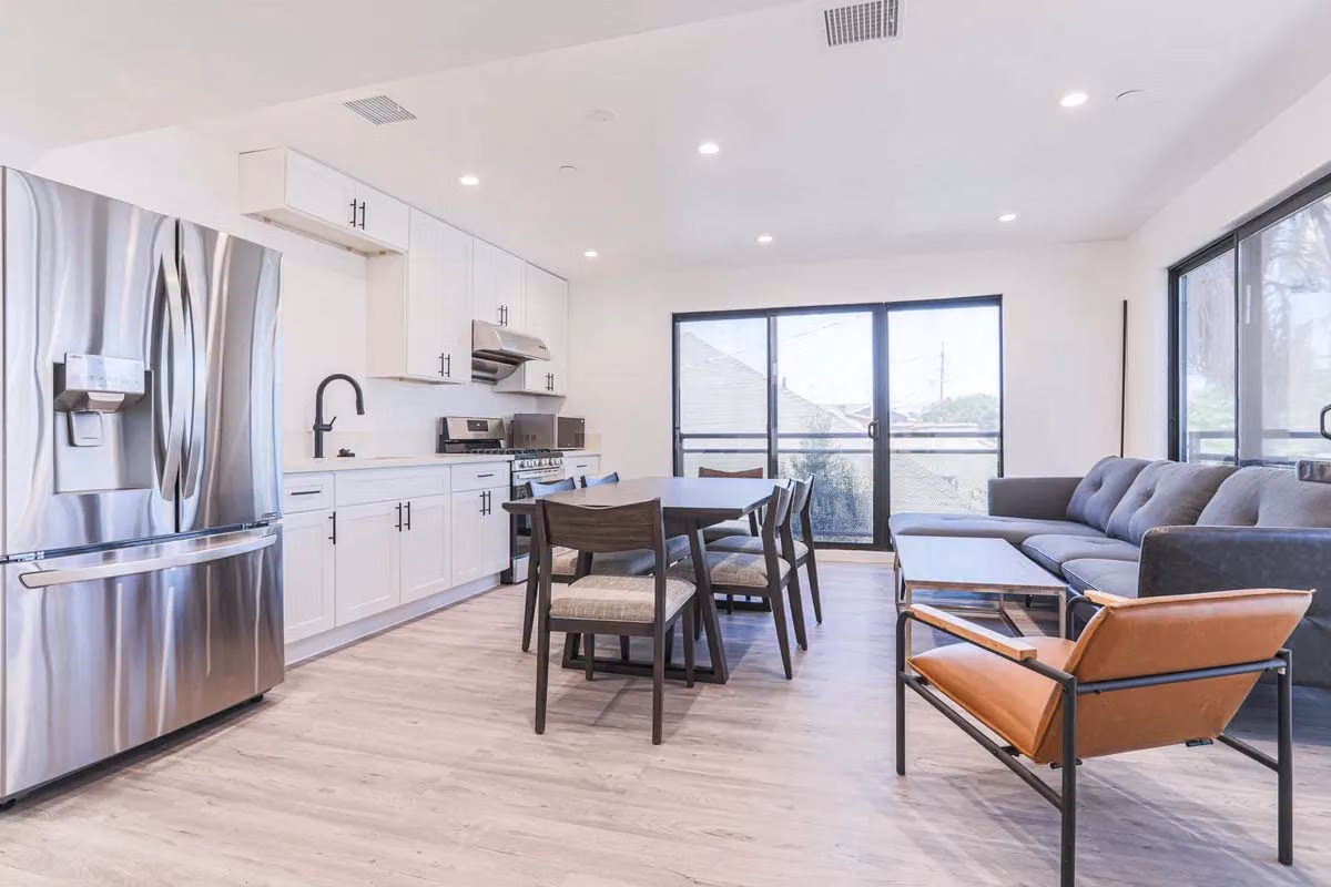 3679 S Halldale Ave, Los Angeles - Los Angeles, California, United States - Kitchen