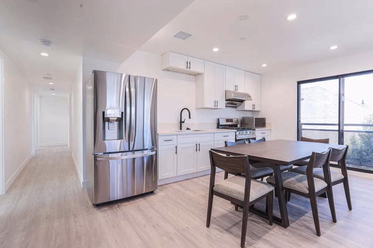 Kitchen?w=400&h=260&fit=crop&q=40&auto=format&trim=auto