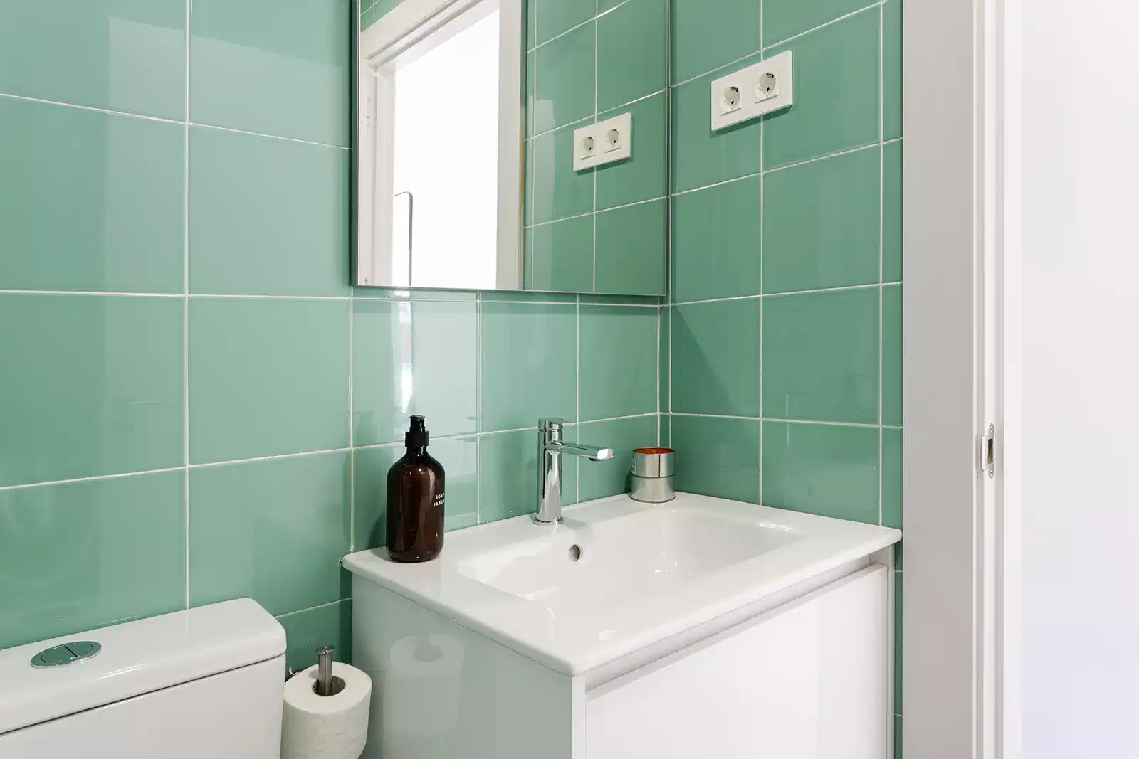 Common Area?w=400&h=260&fit=crop&q=40&auto=format&trim=auto