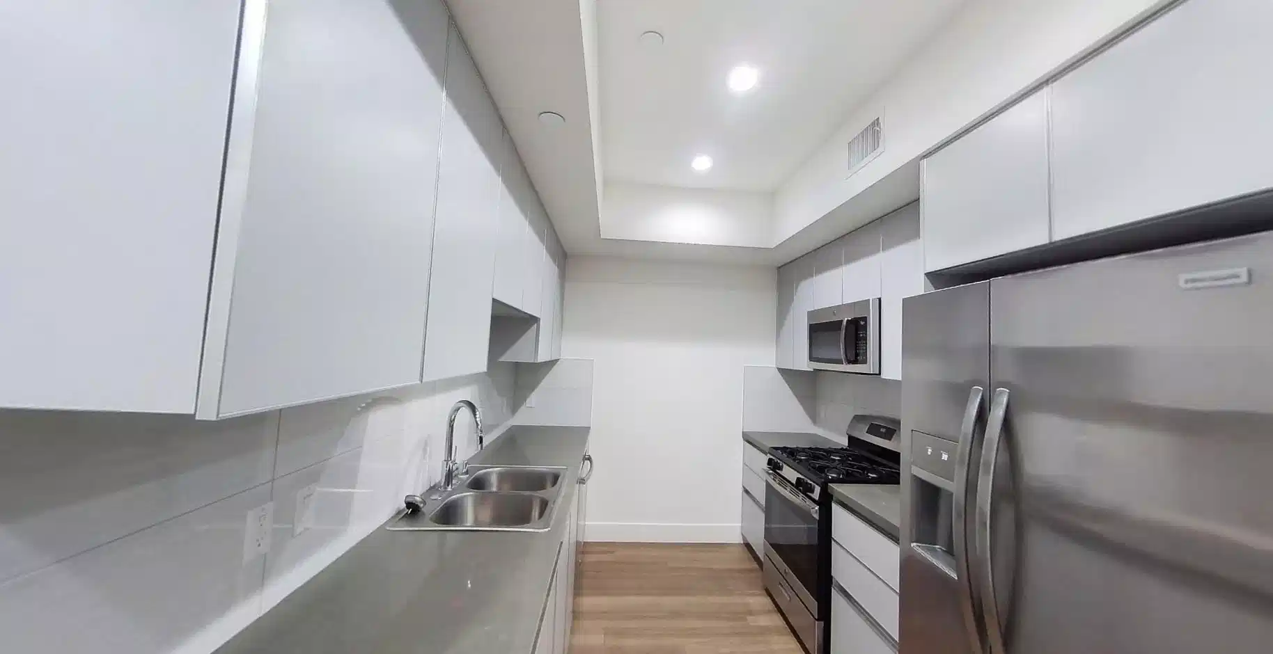 Kitchen?w=400&h=260&fit=crop&q=40&auto=format&trim=auto