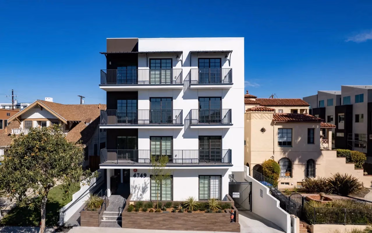Exterior?w=400&h=260&fit=crop&q=40&auto=format&trim=auto