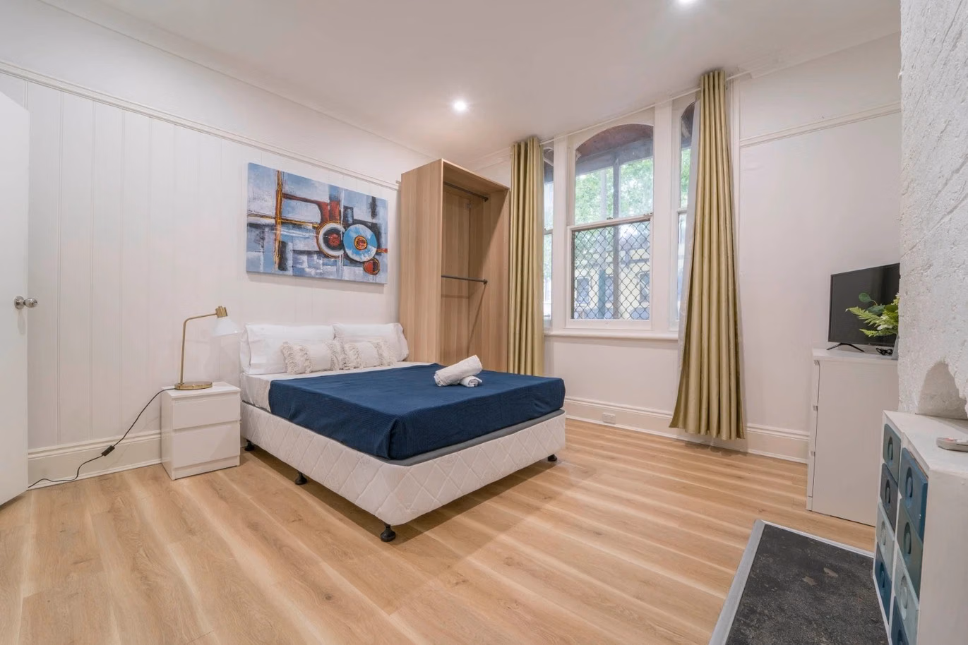 Room 4 (STD) - Bedroom?w=400&h=260&fit=crop&q=40&auto=format&trim=auto