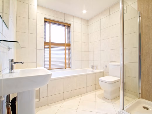 Room in a 6 Bedroom Apartment, 63 Borrowdale Road, Liverpool L15 3LD - Liverpool, England, United Kingdom - Bedroom 6 - Bathroom