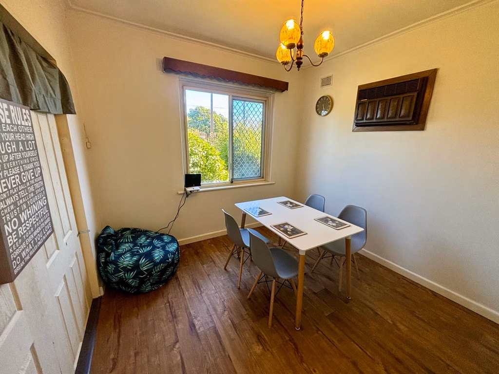 Common Area?w=400&h=260&fit=crop&q=40&auto=format&trim=auto