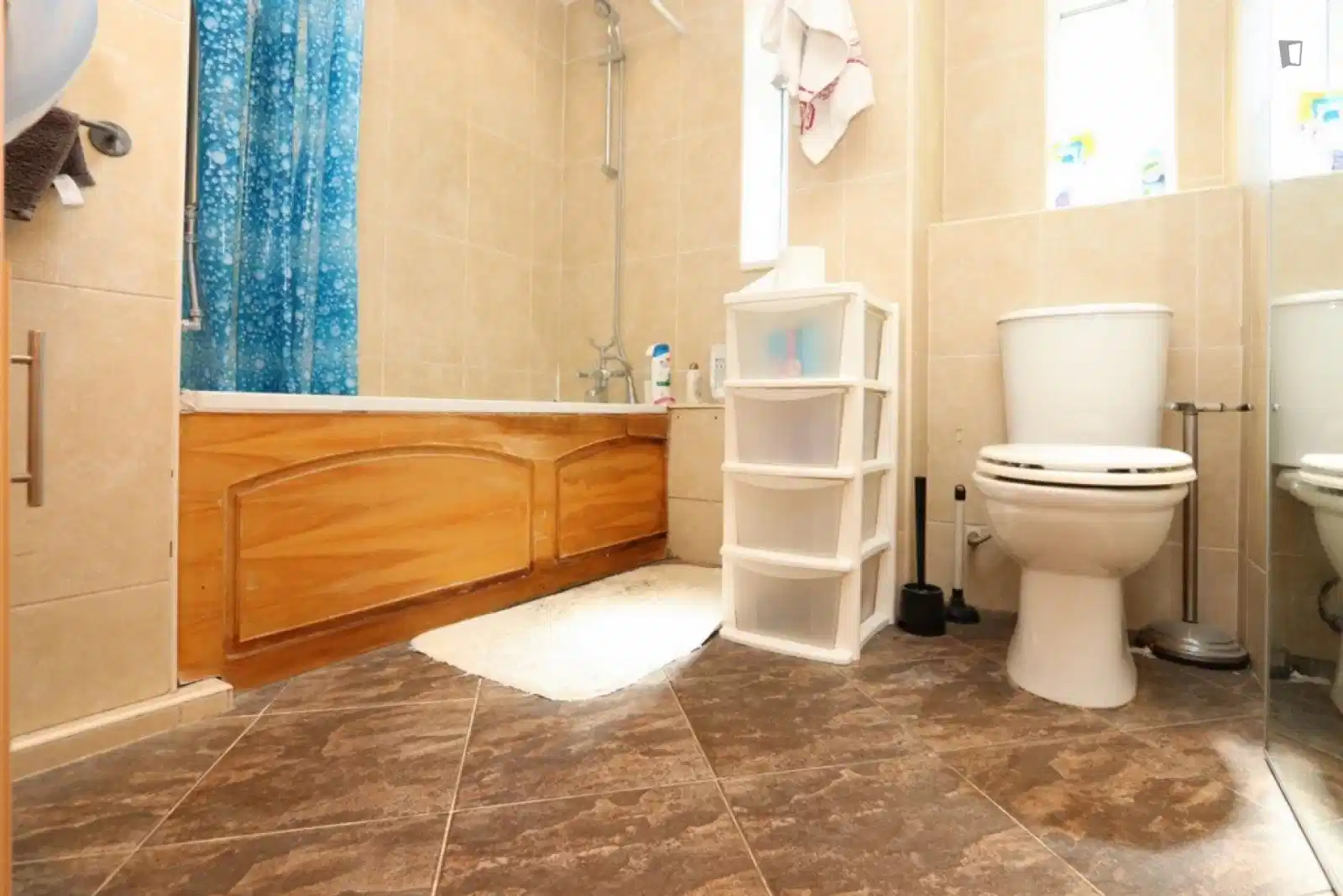 Room in a 3 Bedroom Apartment, Nelson Gardens, London, E2 7AH - London, England, United Kingdom - Bedroom 1  - Bathroom