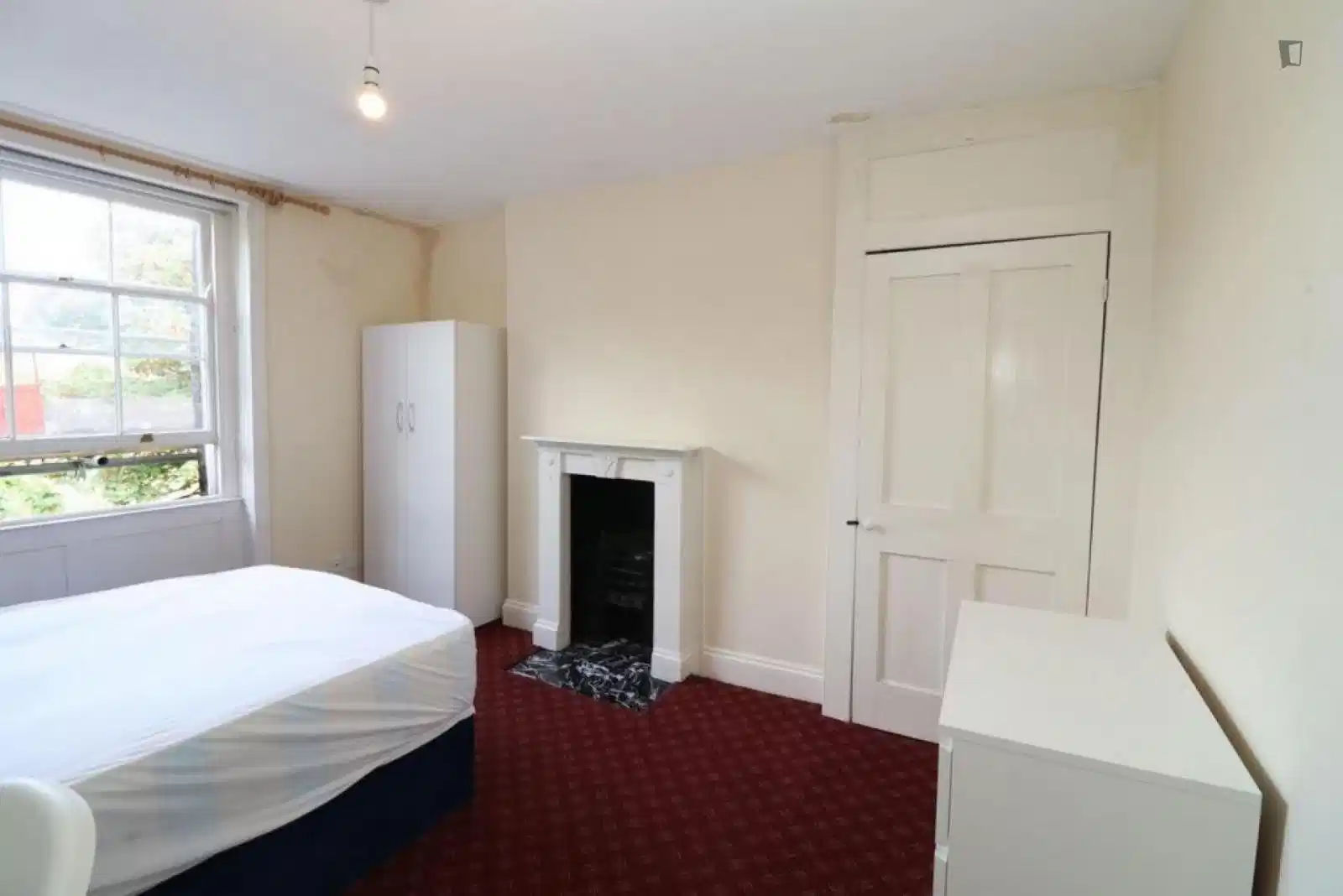 Bedroom 5 - Bathroom?w=400&h=260&fit=crop&q=40&auto=format&trim=auto