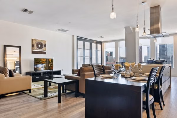 Common Area?w=400&h=260&fit=crop&q=40&auto=format&trim=auto