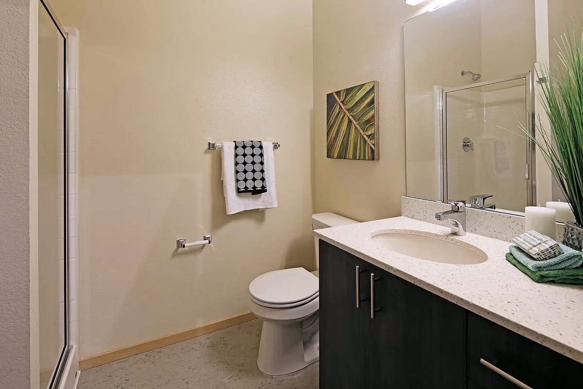 Common Area?w=400&h=260&fit=crop&q=40&auto=format&trim=auto