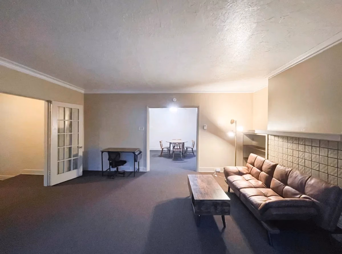 Common Area?w=400&h=260&fit=crop&q=40&auto=format&trim=auto