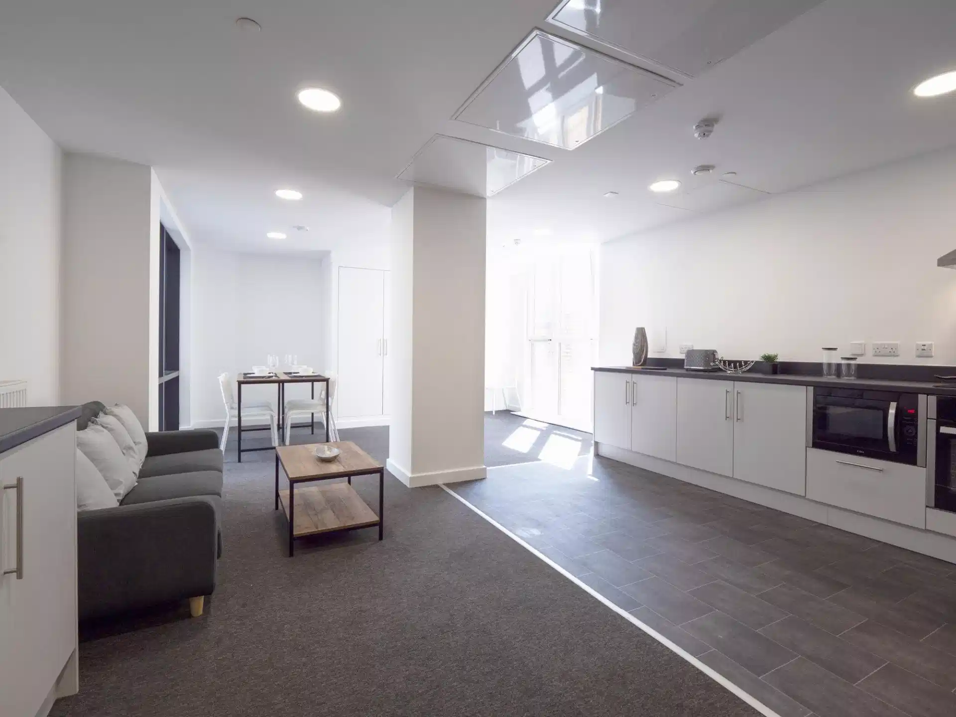 Common Area?w=400&h=260&fit=crop&q=40&auto=format&trim=auto