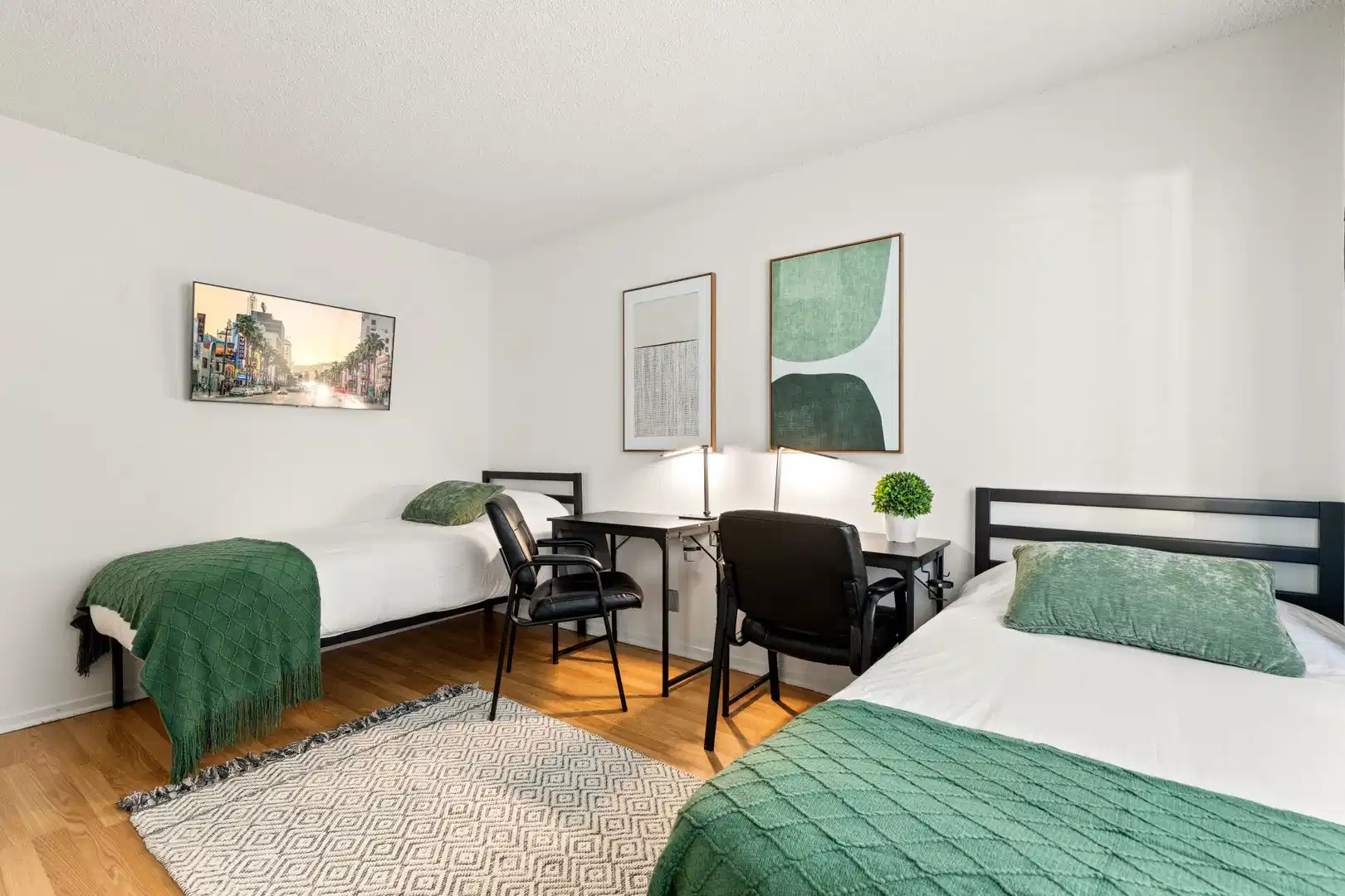 Room?w=400&h=260&fit=crop&q=40&auto=format&trim=auto