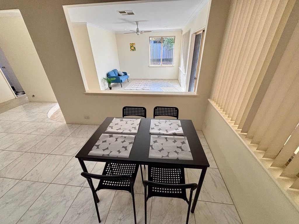 Common Area?w=400&h=260&fit=crop&q=40&auto=format&trim=auto