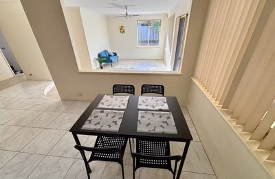 Common Area?w=400&h=260&fit=crop&q=40&auto=format&trim=auto