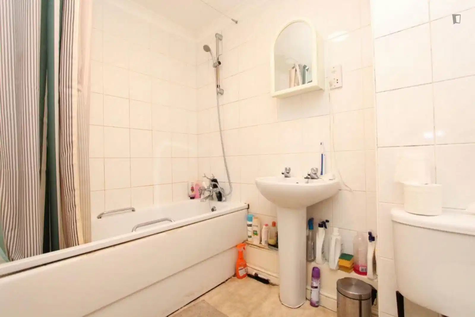 4 bedroom apartment, Meridian Place - London, England, United Kingdom - Bedroom 1  - Bathroom