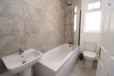 5 bedroom apartment, Farley Road - London, England, United Kingdom - Bedroom 1  - Bathroom