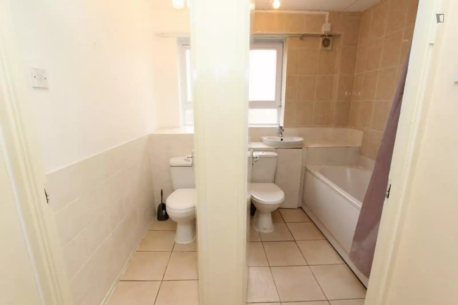 4 bedroom apartment, Priory  Road - London, England, United Kingdom - Bedroom 1  - Bathroom