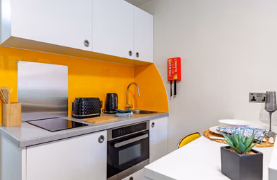 Amenities?w=400&h=260&fit=crop&q=40&auto=format&trim=auto