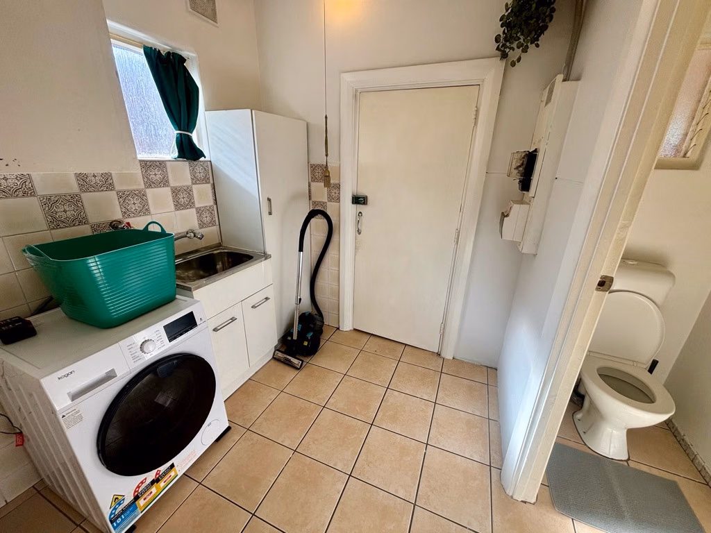 Room 1 - Kitchen?w=400&h=260&fit=crop&q=40&auto=format&trim=auto