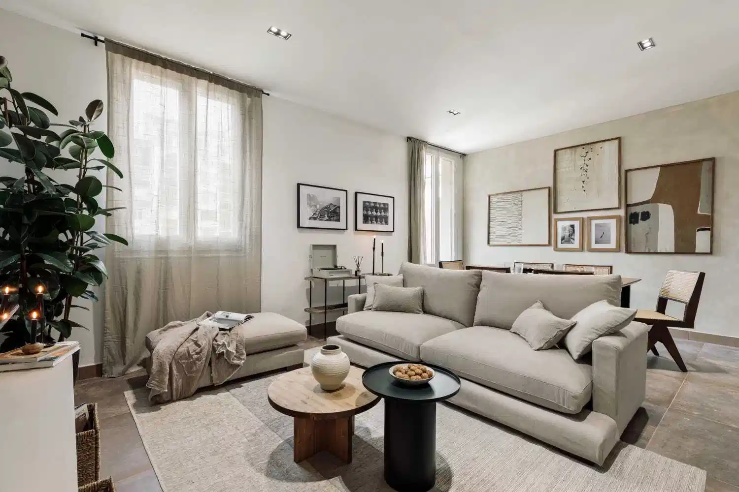 Exterior?w=400&h=260&fit=crop&q=40&auto=format&trim=auto