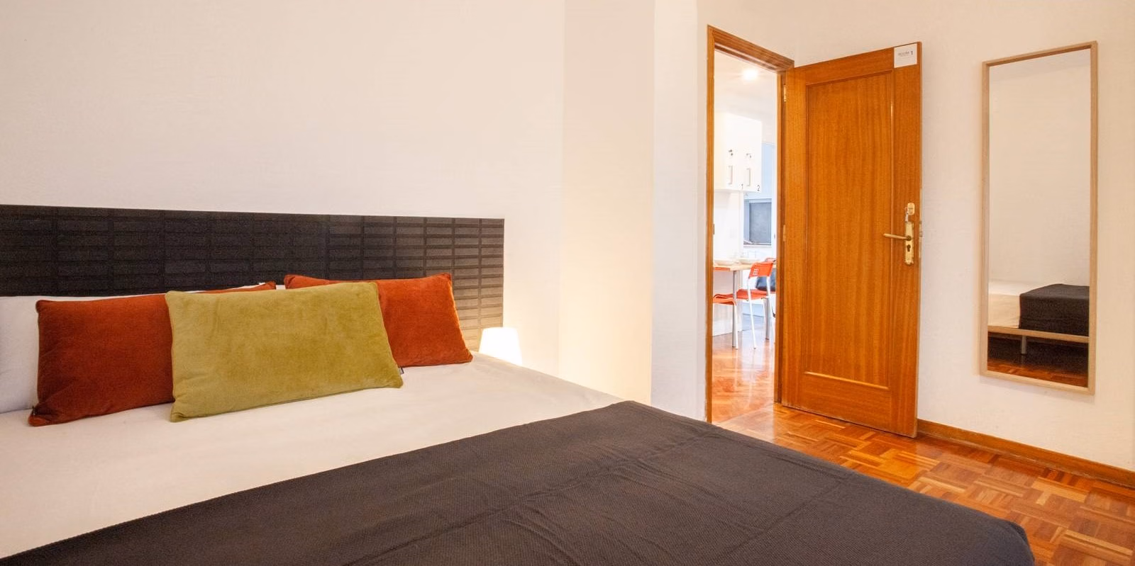 Amenities?w=400&h=260&fit=crop&q=40&auto=format&trim=auto