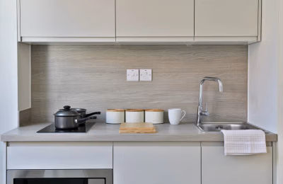 Kitchen?w=400&h=260&fit=crop&q=40&auto=format&trim=auto