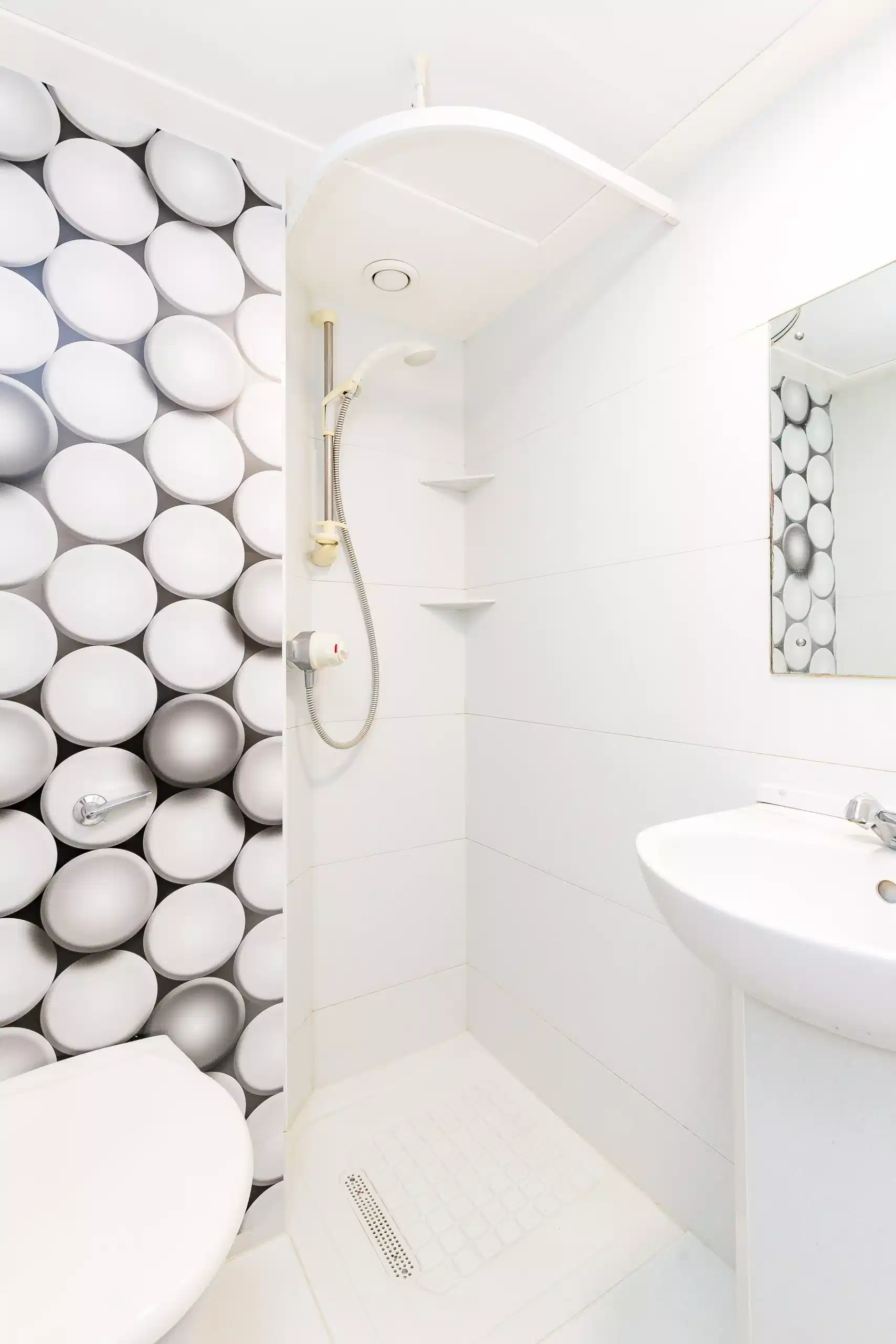 Exterior?w=400&h=260&fit=crop&q=40&auto=format&trim=auto