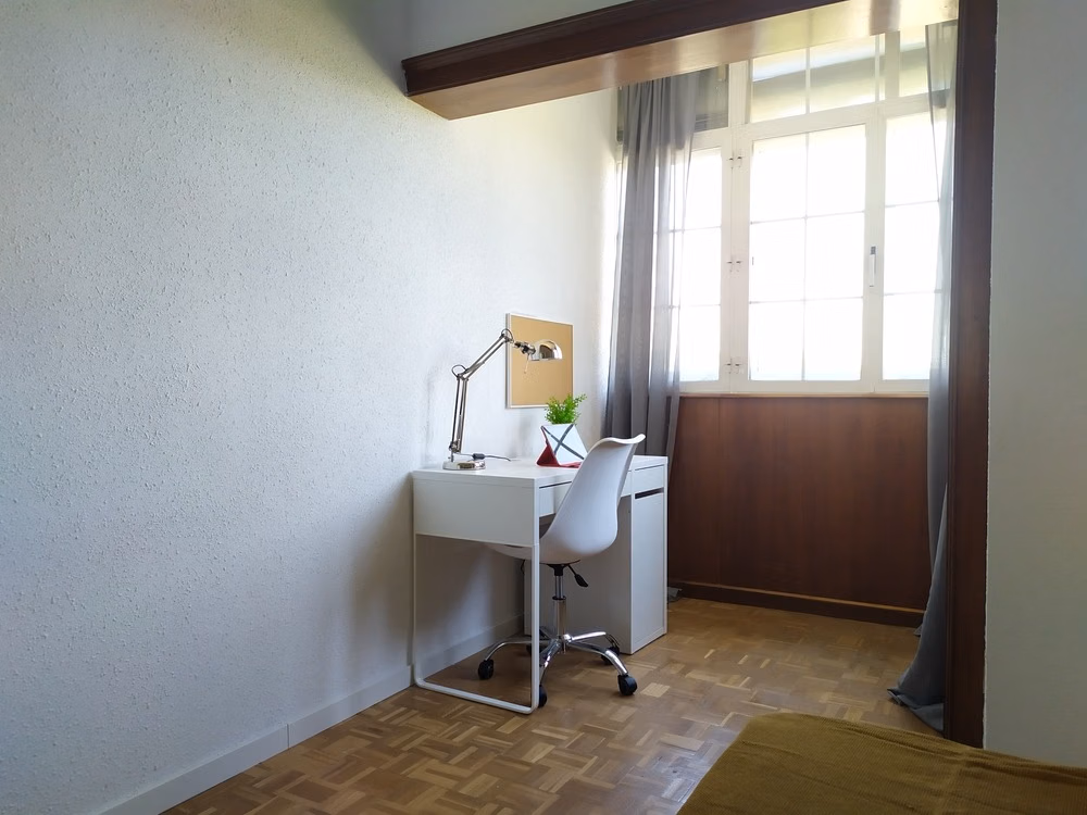 Amenities?w=400&h=260&fit=crop&q=40&auto=format&trim=auto