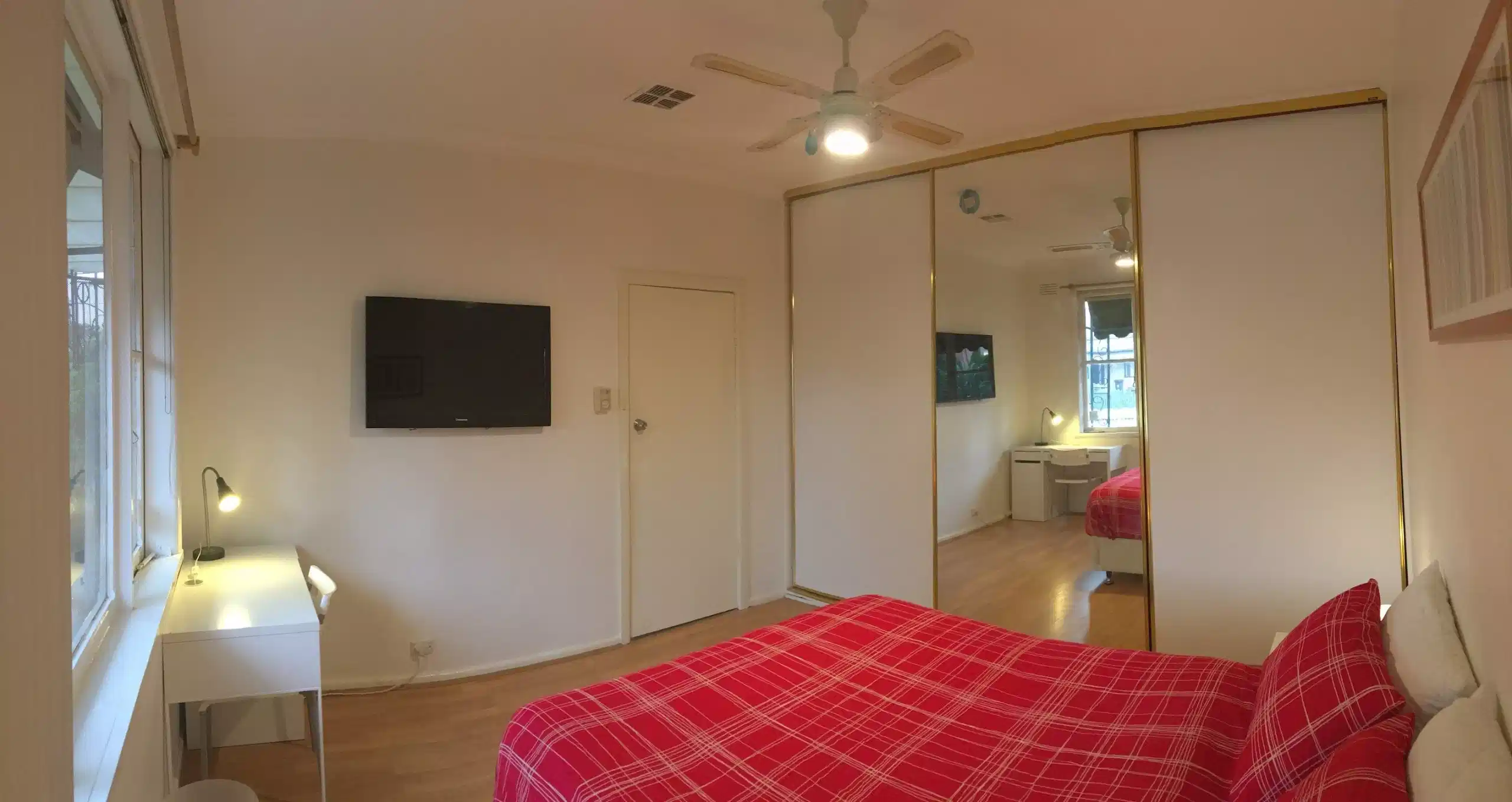 Common Area?w=400&h=260&fit=crop&q=40&auto=format&trim=auto