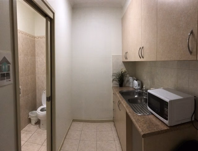 Common Area?w=400&h=260&fit=crop&q=40&auto=format&trim=auto