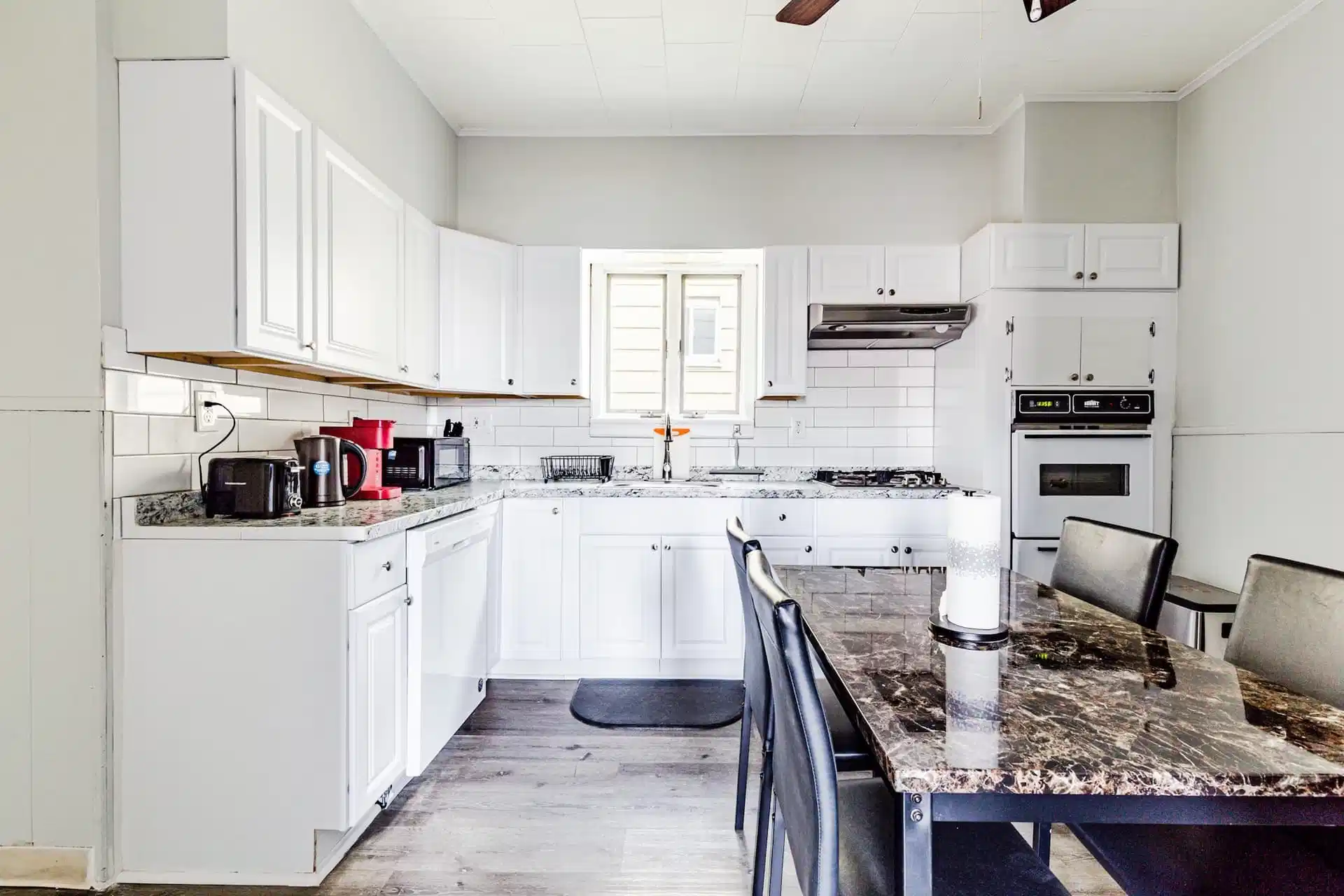 ?w=400&h=260&fit=crop&q=40&auto=format&trim=auto