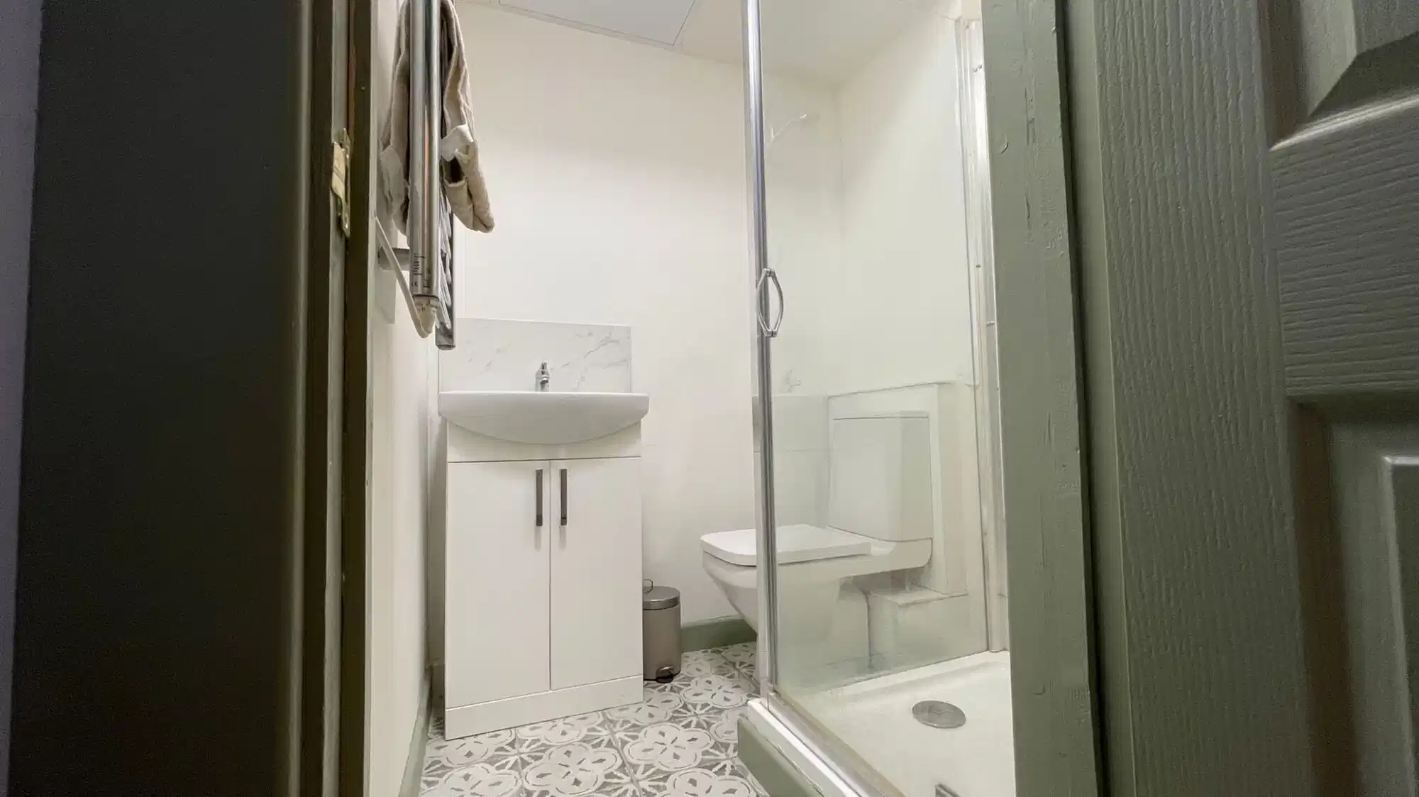 Princes Road, Liverpool - Liverpool, England, United Kingdom - Bedroom 1 - Bathroom