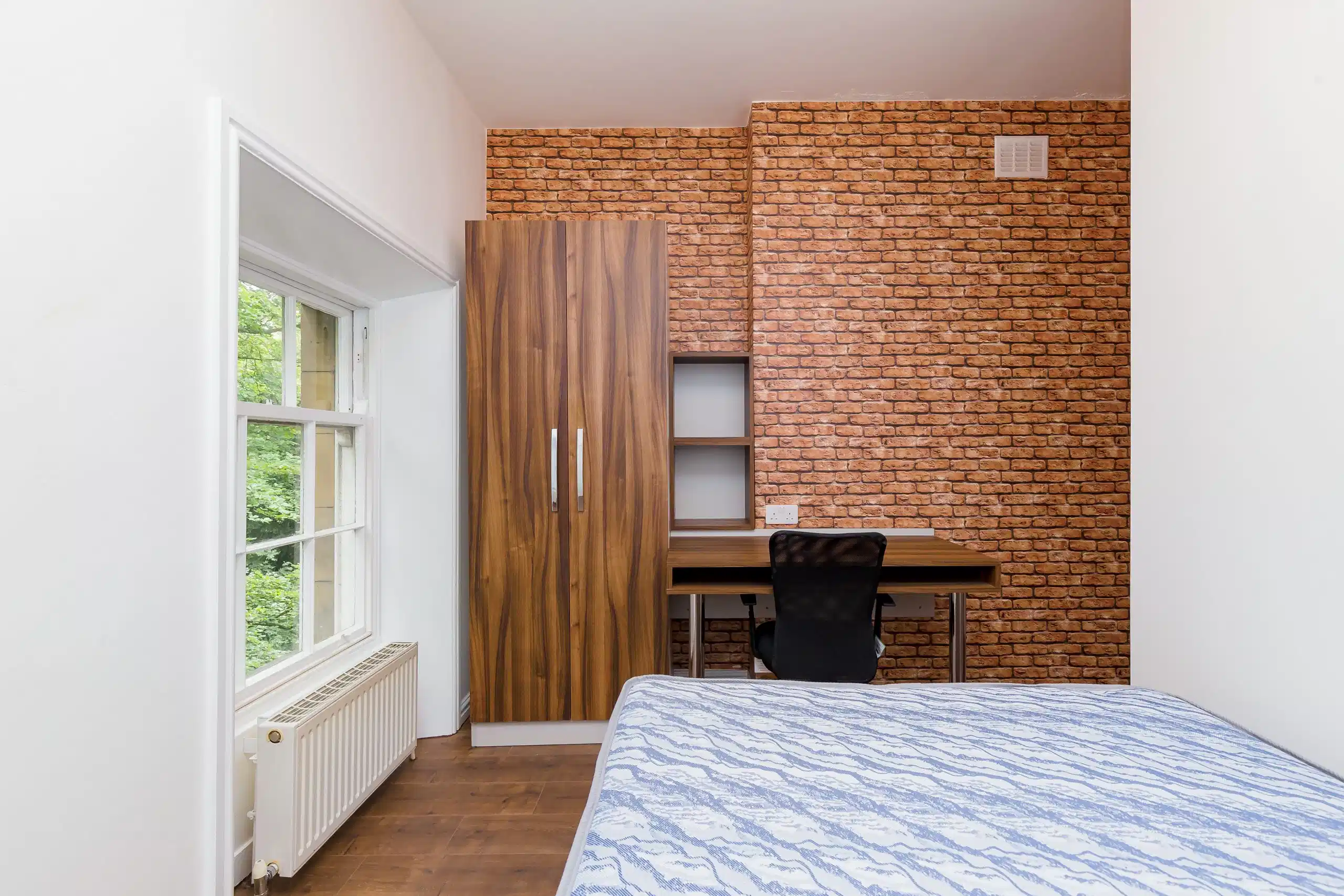 Common Area?w=400&h=260&fit=crop&q=40&auto=format&trim=auto